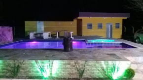 Chácara com Wi-Fi, piscina, playground em Mongaguá/SP
